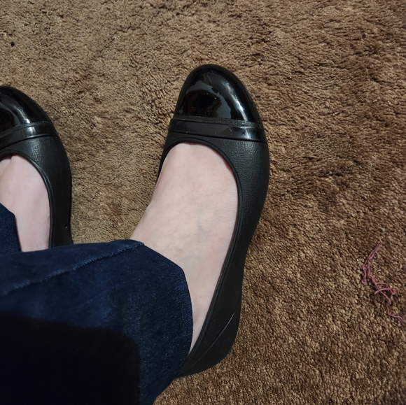 Crocs Black Ballet Flats - Women's 6 - Picture 3 of 8